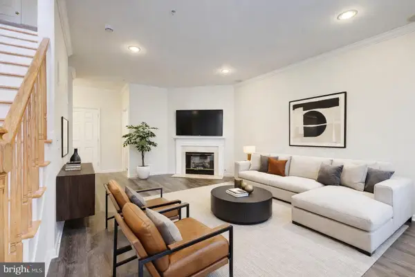 100 Forest Dr, PISCATAWAY, NJ 08854