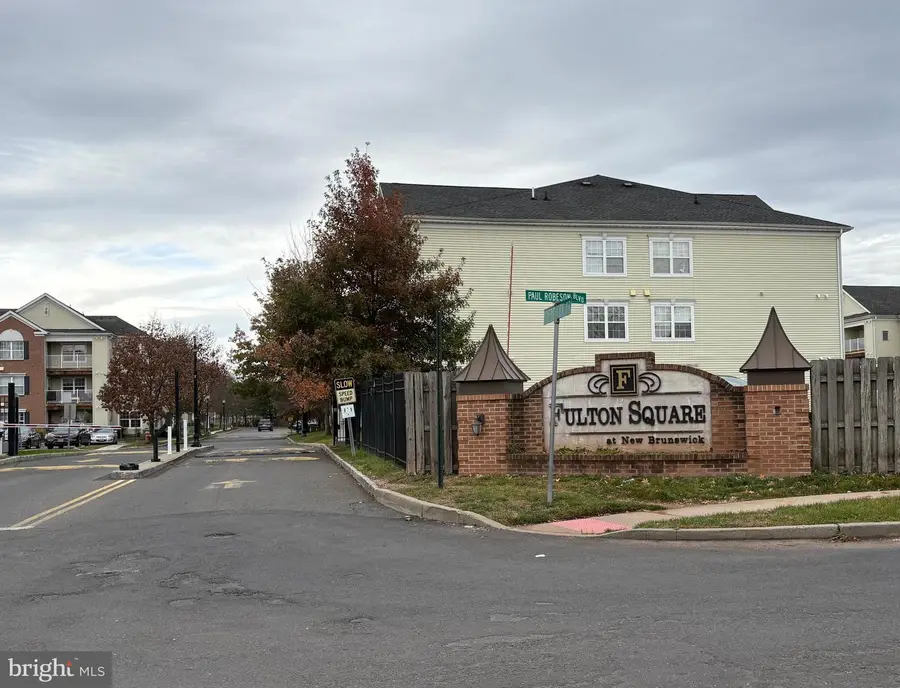 1031 Dogwood Ct, New Brunswick, NJ 08901 - Image #2