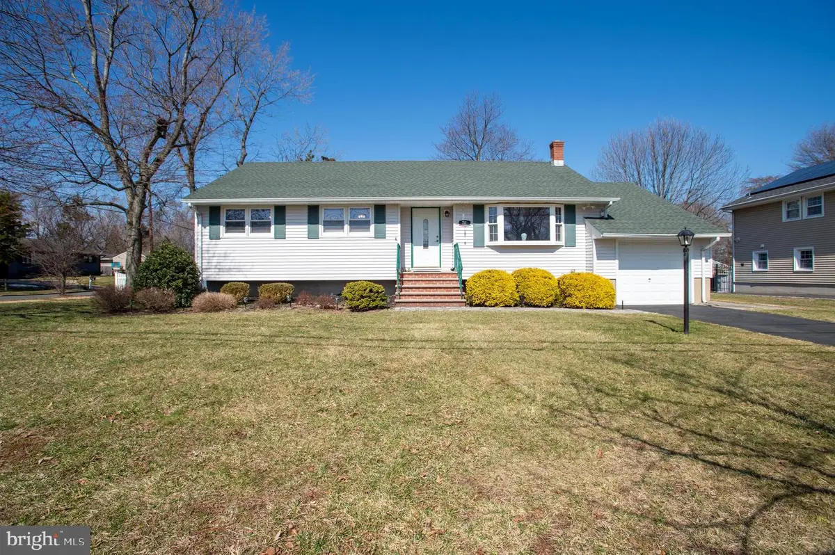 701 Sunbrite Ln, Piscataway, NJ 08854 - #1