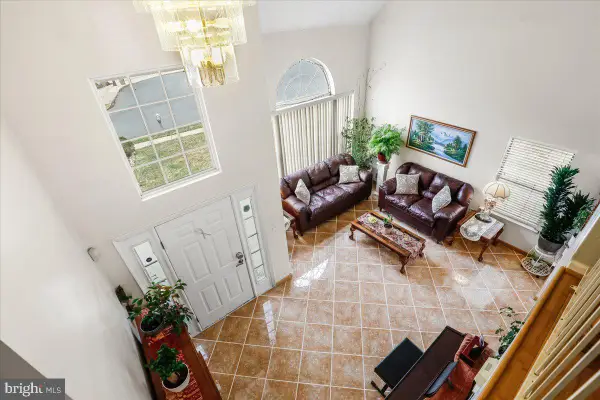 34 Gate Ln, OLD BRIDGE, NJ 08857