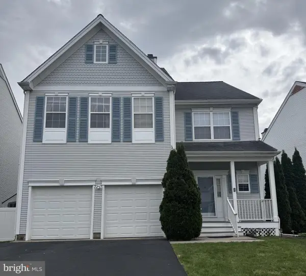 22 Stanford Drive, KENDALL PARK, NJ 08824