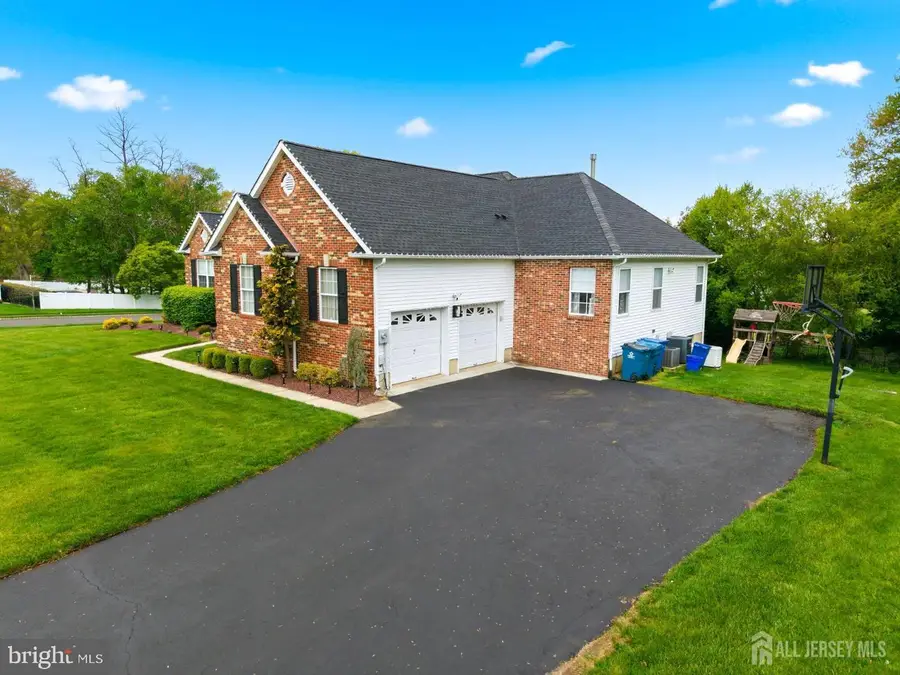 32 Scott Dr, Monroe, NJ 08831 - #3