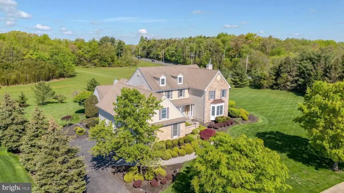 2 Linwood Dr, Monroe, NJ 08831 - #1