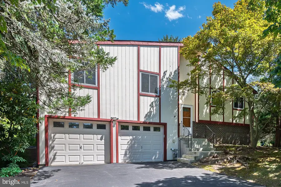 4 Donner Ct, Monmouth Junction, NJ 08852 - #2