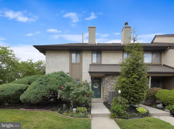 34 Hampshire Dr, PLAINSBORO, NJ 08536