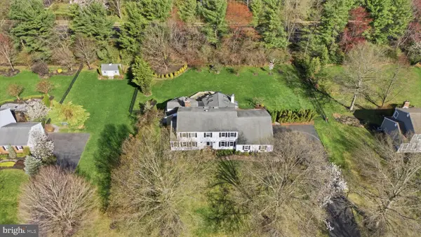 7 Monroe Pl, CRANBURY, NJ 08512