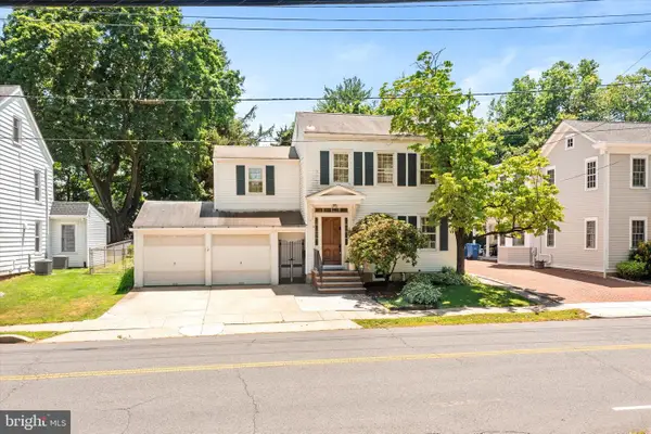 16 Station Rd, CRANBURY, NJ 08512