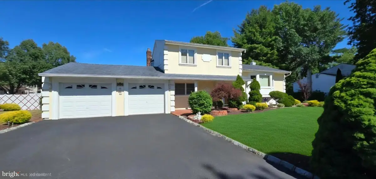 13 Tuscarora Cir, Old Bridge, NJ 08857 - #1