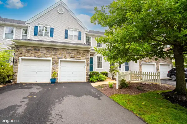 1604 Yarrow Cir, DAYTON, NJ 08810