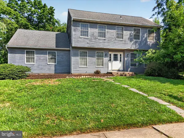 1 Dutchess Ln, DAYTON, NJ 08810