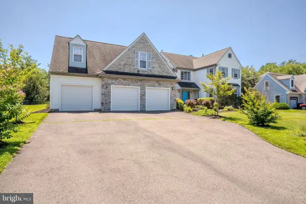 37 Kinglet Dr S, CRANBURY, NJ 08512
