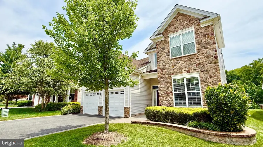 38 Inverness Dr, Kendall Park, NJ 08824 - #2