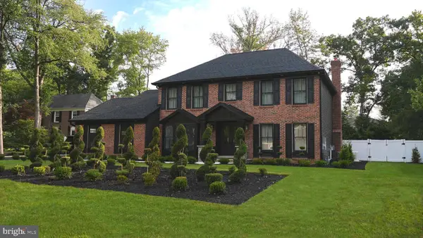 9 Wood Lake Ct, NORTH BRUNSWICK, NJ 08902