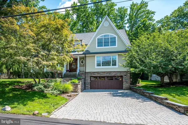 4 Edgewood Rd, EDISON, NJ 08820