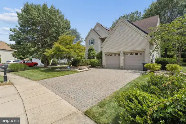 30 Larkspur Dr, DAYTON, NJ 08810