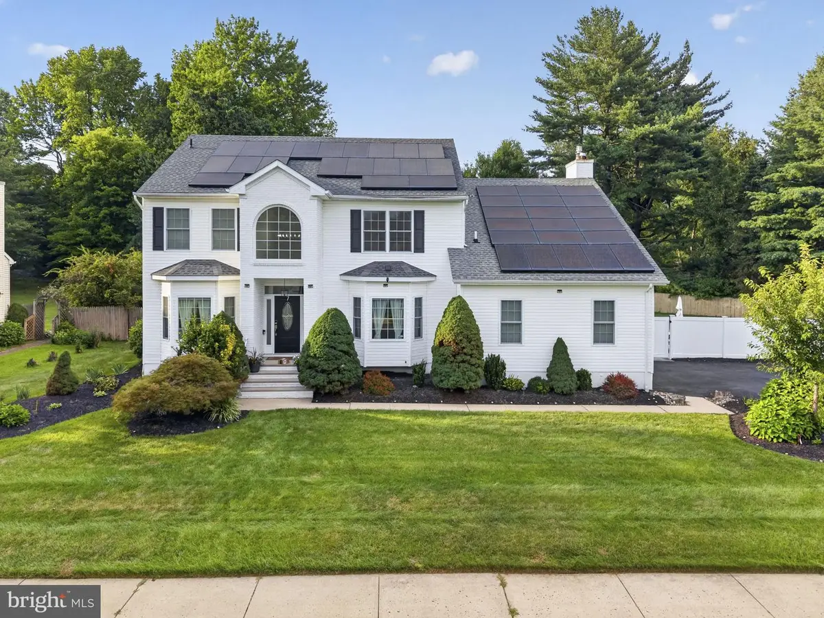 7 Sarah Ct, Monmouth Junction, NJ 08852 - #1