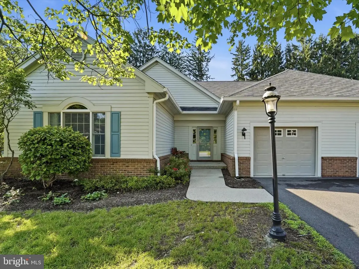 4 Empress Ct, Princeton, NJ 08540 - #1