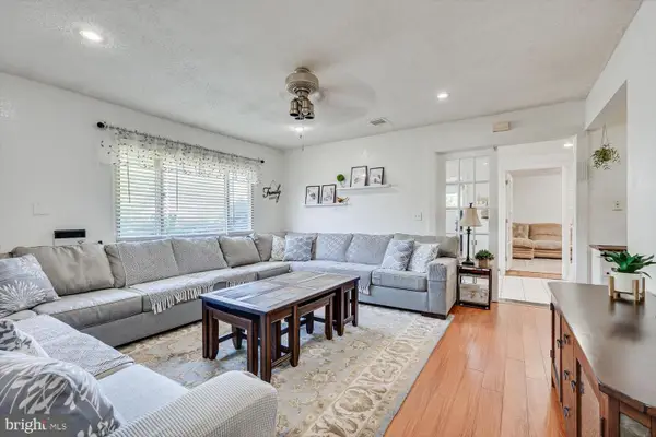 15 Markham Rd, EDISON, NJ 08817