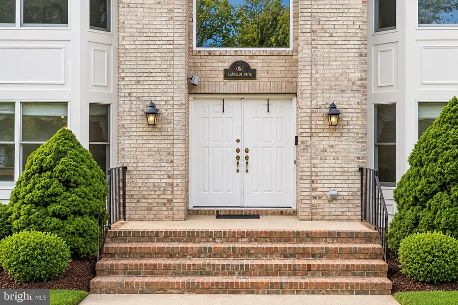 1 Launcelot Dr, Monroe, NJ 08831 - #2
