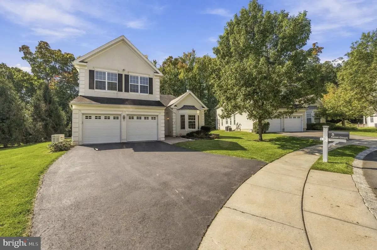 5 Ascot Ct, Kendall Park, NJ 08824 - #1