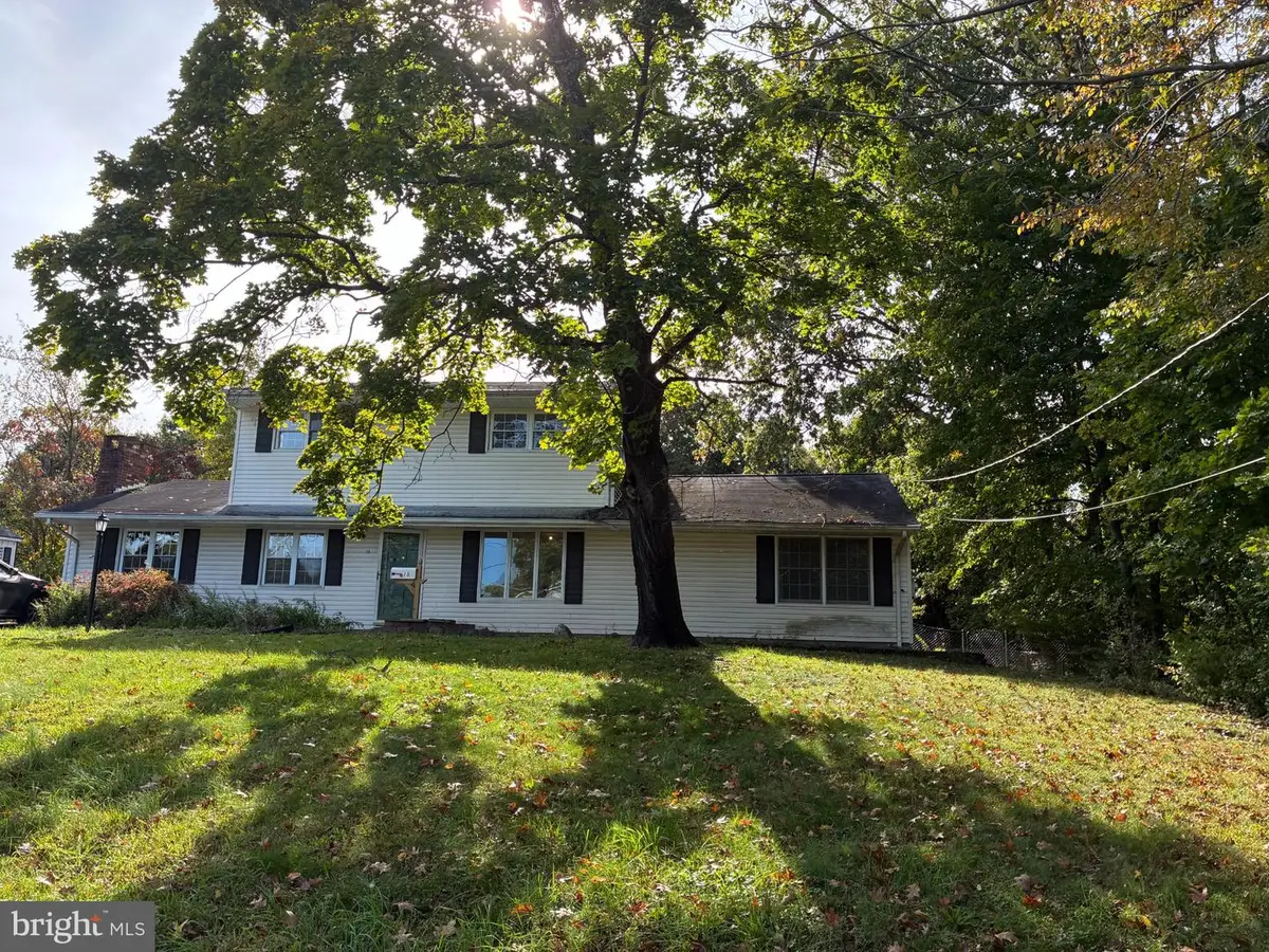 15 Allston Rd, Kendall Park, NJ 08824 - #1