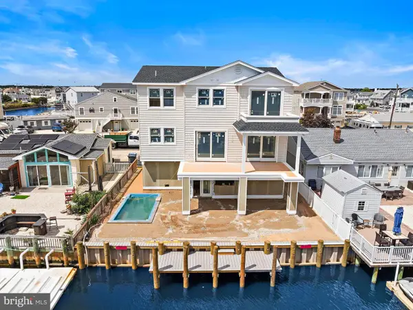 24 Joy Rd, MANAHAWKIN, NJ 08050