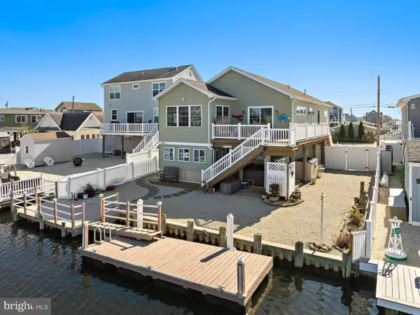 20 W Navasink Dr, TUCKERTON, NJ 08087