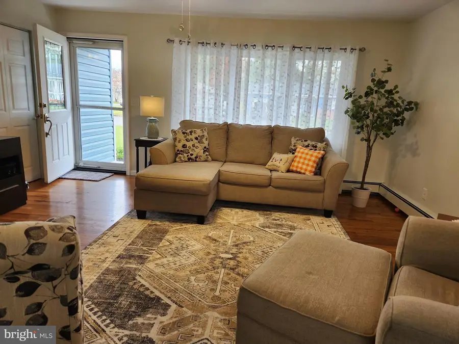 35 Edinburgh Dr, Toms River, NJ 08757 - #2