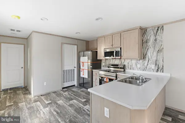 2 Lace Bark Ln, JACKSON, NJ 08527