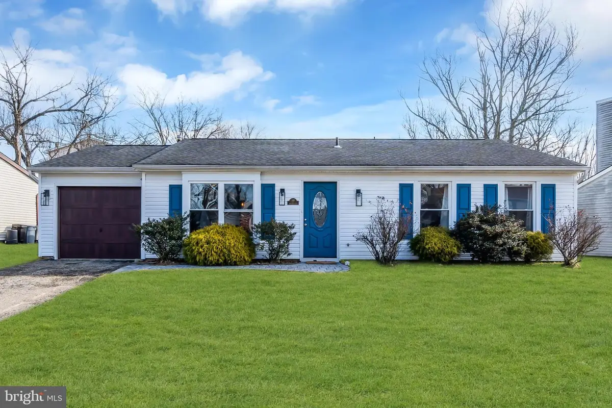 18 Mizzen Dr, Barnegat, NJ 08005 - Image #1