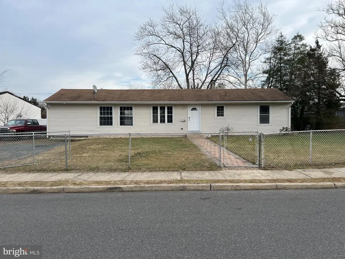 121 Belmont Dr, Toms River, NJ 08757 - Image #1