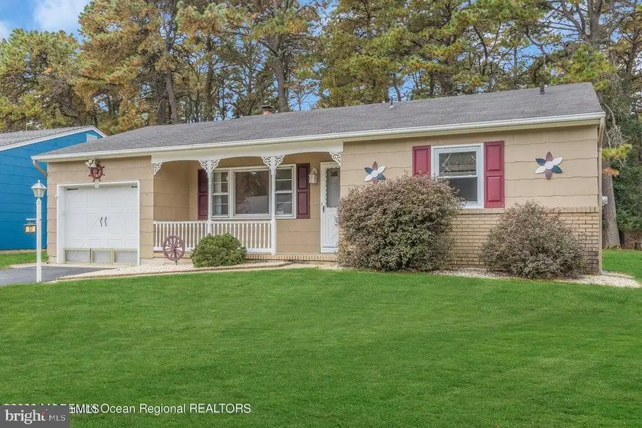 37 Zeeland Dr, Toms River, NJ 08757 - #3