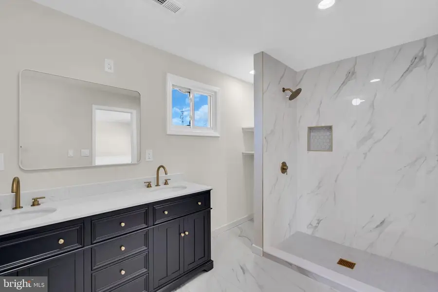 101 Clearwater Dr, Forked River, NJ 08731 - #3