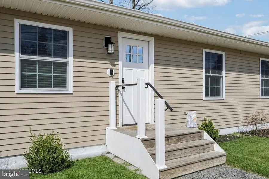 206 Cornelius St, Bayville, NJ 08721 - #2