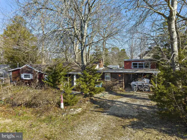 25 Central Ave, WARETOWN, NJ 08758