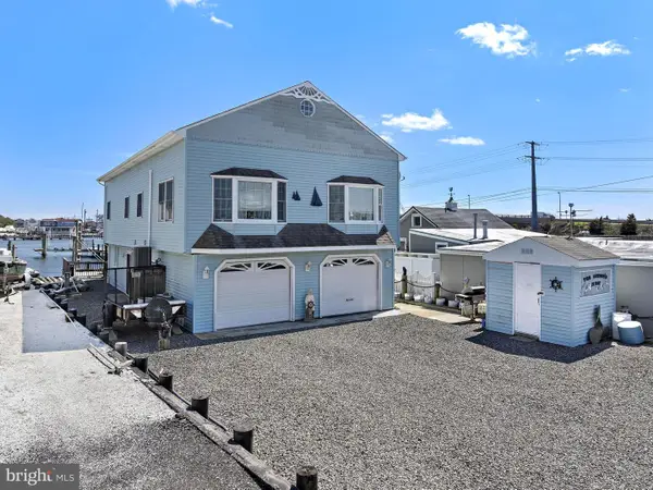 21 N Bay Ave, MANAHAWKIN, NJ 08050