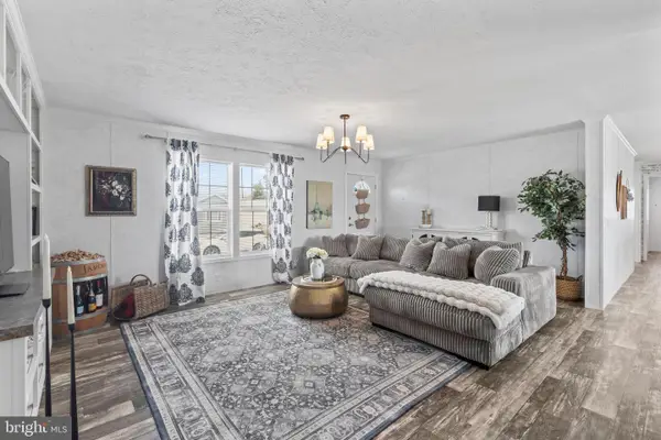 6 Southwind Cir, JACKSON, NJ 08527