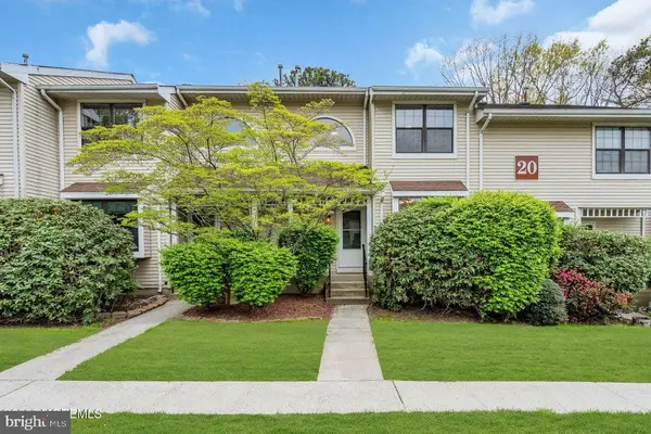 2004 Meadowlands Ct, TOMS RIVER, NJ 08755