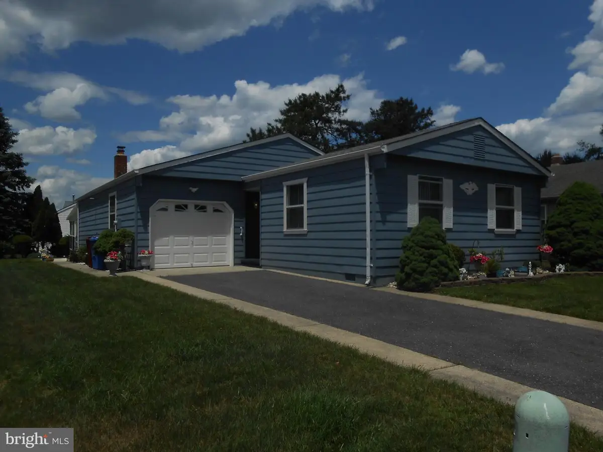 46 Woodstock Dr, Toms River, NJ 08757 - #1