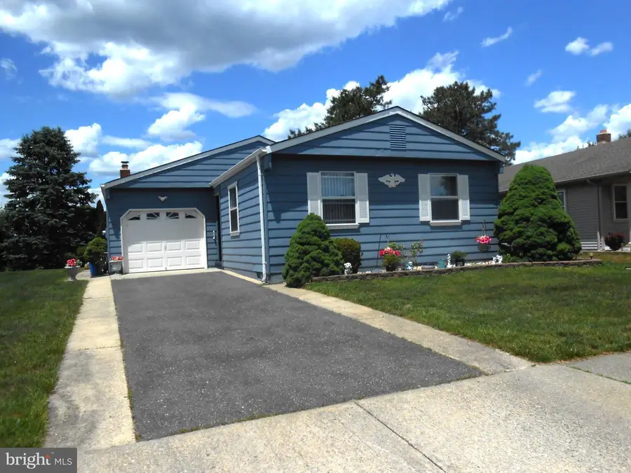 46 Woodstock Dr, Toms River, NJ 08757 - #2