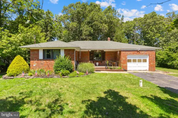 8 Riccis Dr, JACKSON, NJ 08527