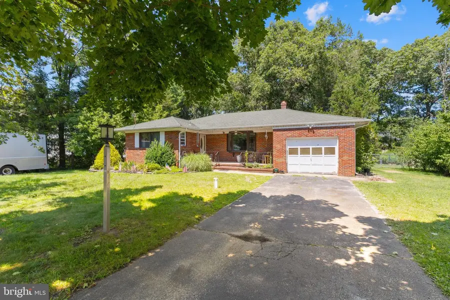 8 Riccis Dr, Jackson, NJ 08527 - #3