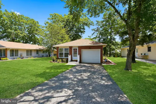 37 Sycamore Rd, MANAHAWKIN, NJ 08050