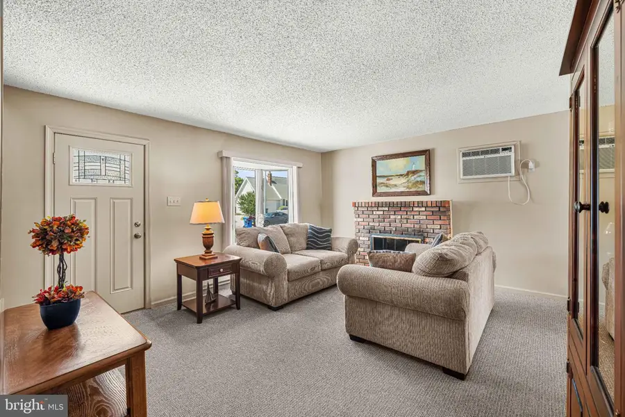 149 Arthur Dr, Manahawkin, NJ 08050 - #2