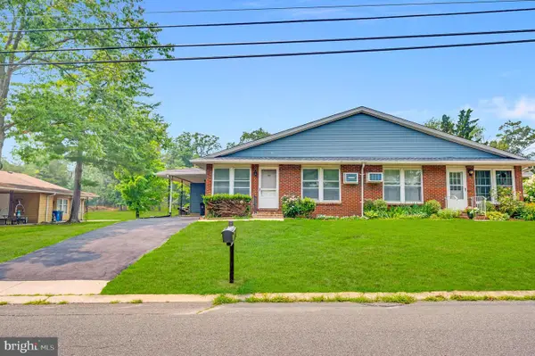 16-b Sycamore Rd, MANAHAWKIN, NJ 08050