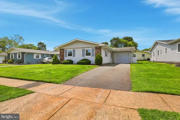 21 Clay Cir, BRICK, NJ 08724