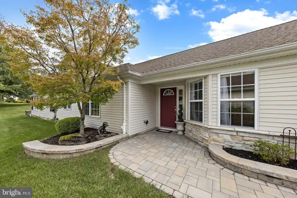 21 Schoolhouse Ln, LAKEWOOD, NJ 08701