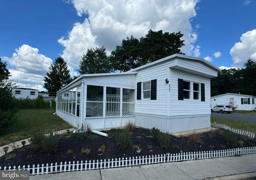 422 4th St, Jackson, NJ 08527 - #1