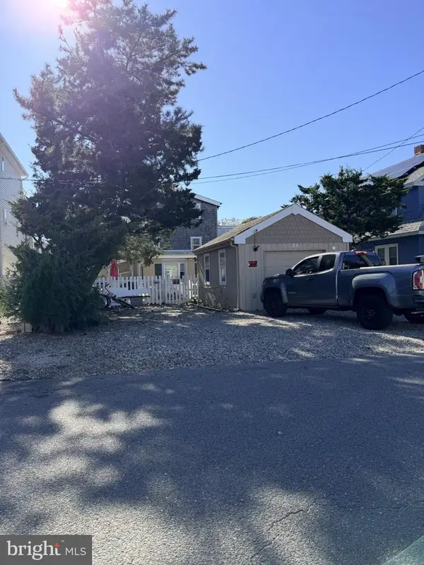 24 15th St, SURF CITY, NJ 08008