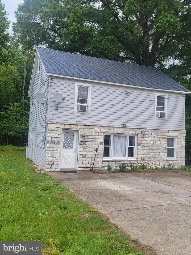 27 E Line St, Carneys Point, NJ 08069 - Image #1